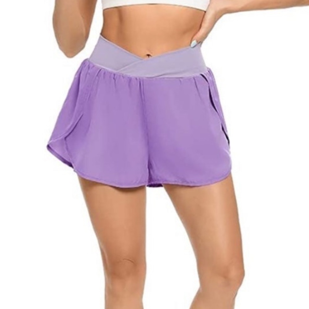 New Women’s athletic shorts (medium)
